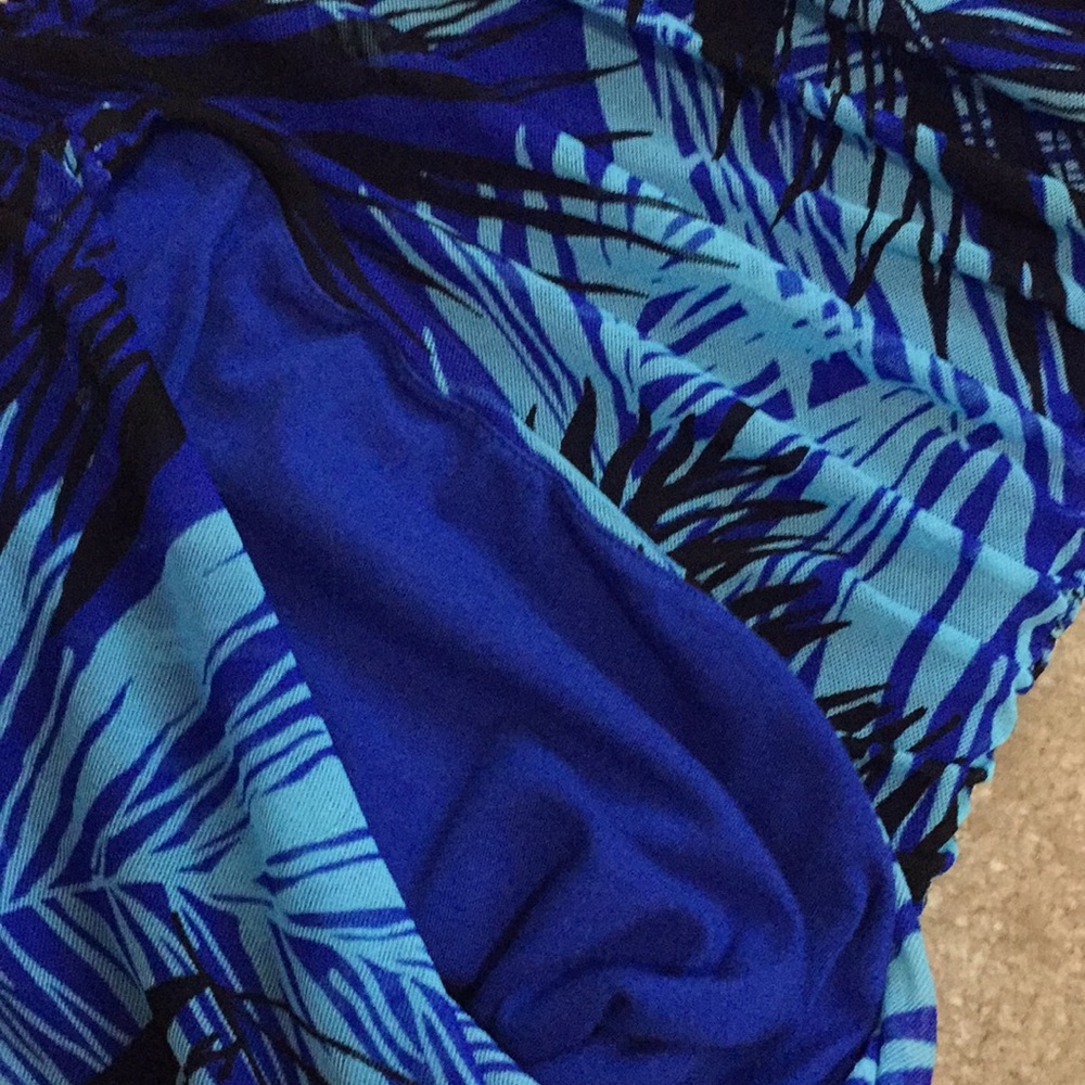 Express Mesh Ruched Dress - Picture 4 of 5